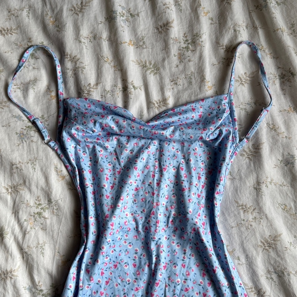 Blue floral backless maxi dress size small in great condition - Picture 2 of 6